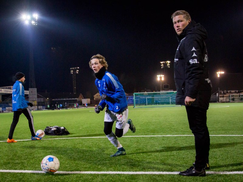 NYSTART: Niklas Nyland (t.h.) har vært med å starte det nye akademiet. (Foto: Frank W. Githmark)