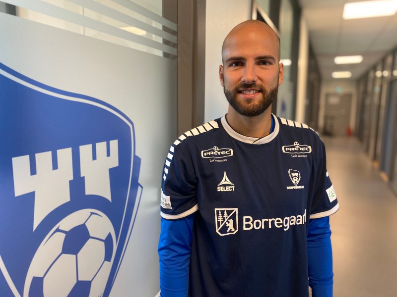 PÅ PLASS: Canadjija rakk en liten hilserunde i adminstrasjonen før han entret sin første Sarpsborg 08-trening.