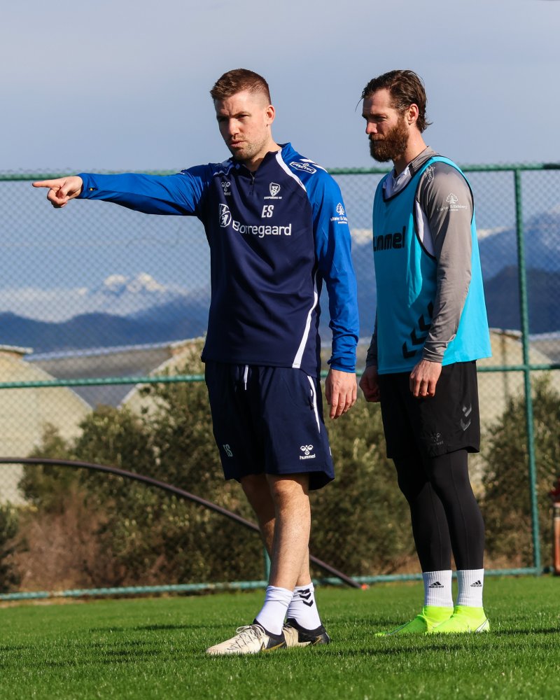 DEN VEIEN: Even Sel instruerer under en av øktene i Antalya.