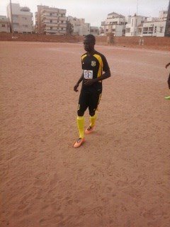 SAND: Krépins lag spilte flere av sine kamper på sand i Senegal. (Foto: Privat)