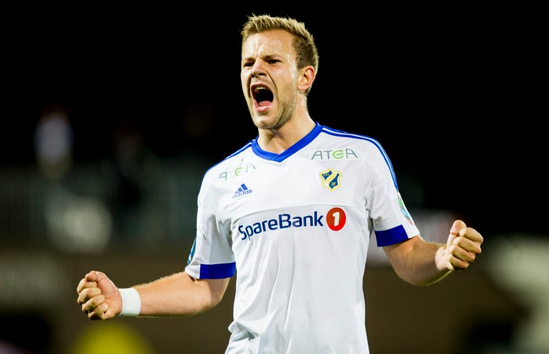 Mjøndalen 20151003.Eliteserien fotball 2015: Mjøndalen-Stabæk (1-4). Nicolai Næss jubler for seier etter eliteseriekampen mellom Mjøndalen og Stabæk på Isachsen stadion.Foto: Vegard Wivestad Grøtt / NTB scanpix