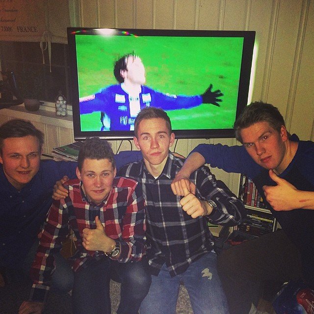 IVRIG: Pål Martin (nr. to fra venstre) lader ofte opp til 08-kamper med å gjenoppleve 6. november 2009. Her før seriestart med noen kompiser i 2014.