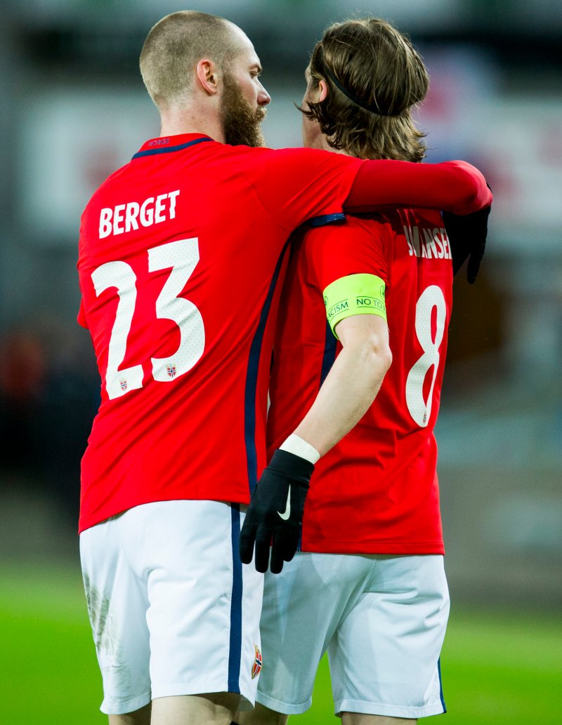 LAGKAMERATER: Jo Inge Berget og Stefan Johansen fra tiden sammen på det norske landslaget. (Foto: NTB Scanpix)