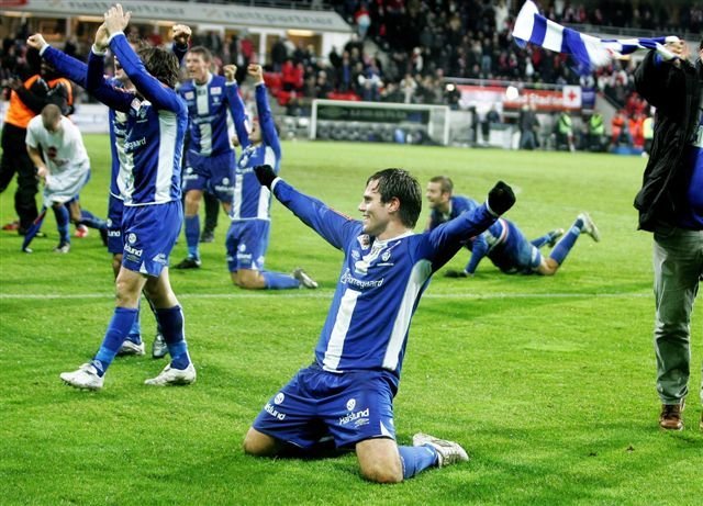 DAGEN DET SNUDDE: Martin Wiig sendte Sarpsborg tilbake på fotballkartet med sine to scoringer mot FFK 6. november. Fredrikstad rykket samtidig ned. (Foto: Thomas Andersen)